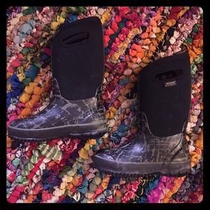 Bogs waterproof winter boots. Size 1 youth