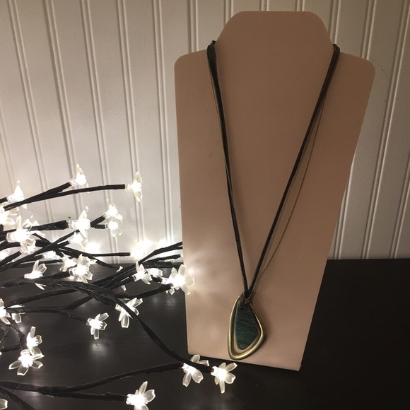 Beautiful stone necklace with clasp. - Picture 1 of 3