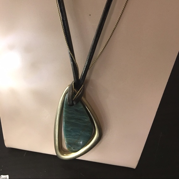 Beautiful stone necklace with clasp. - Picture 2 of 3