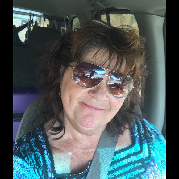 Meet your Posher, Tammy - Picture 2 of 2