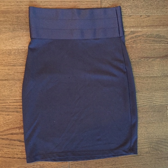 NWOT Navy pencil skirt - XS