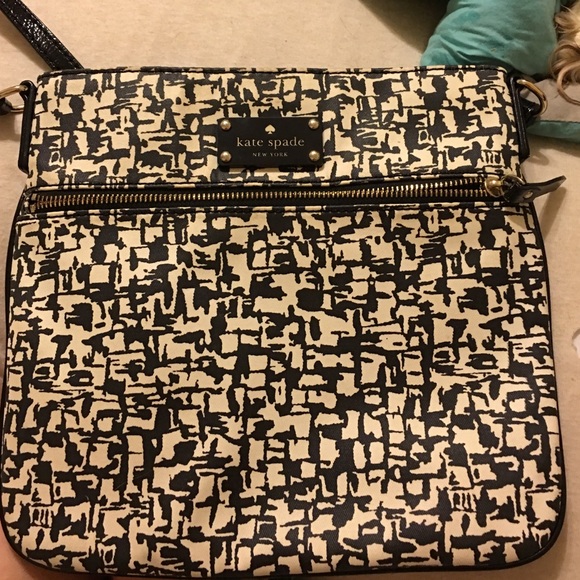 ***NEVER USED*** Kate spade crossbody bag.
