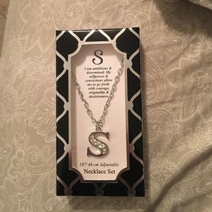 Beautiful "S" necklace