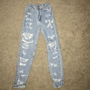 LEVI's ripped jeans