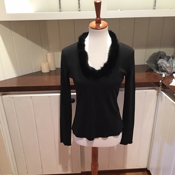 V Neck T Shirt with Rabbit Fur Trim