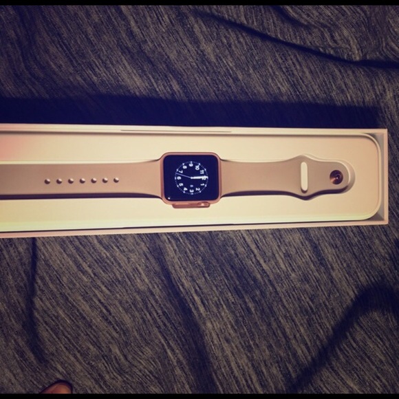 Apple Watch 38mm, rose gold.