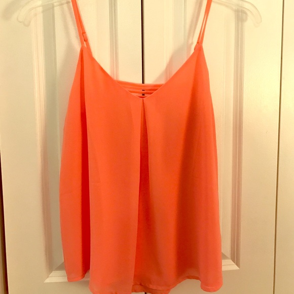 Cute top can be worn on casually or to go out - Picture 1 of 2
