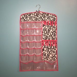 Portable Hanging Accessory Organizer