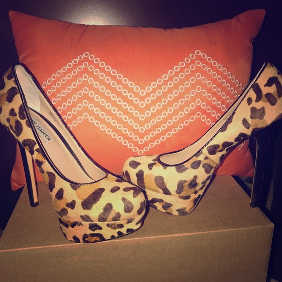 Printed, fury, Steve Madden heels! 👠😍