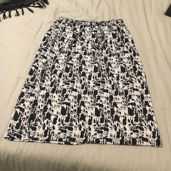Black and white print skirt