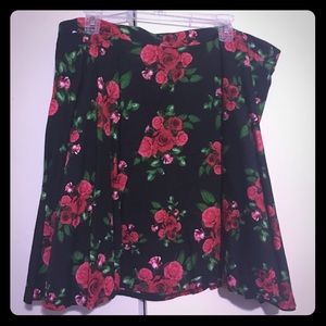 Black and roses button skirt