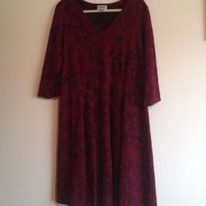 Burgundy quarter length sleeve dress