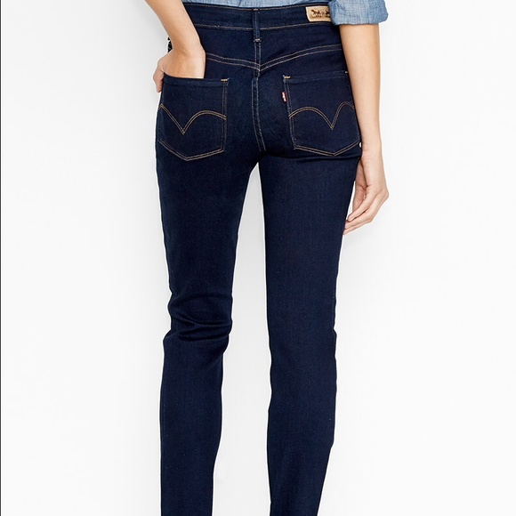 NWOT Levi's Dark Blue Skinny Jeans - 23