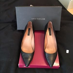 Ann Taylor Elle size 9 Kitten Heel