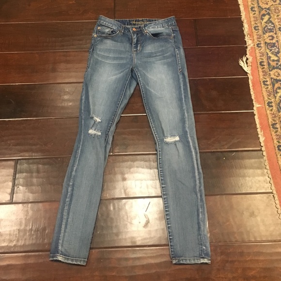 American Rag Mid-Rise Jeans/distressed