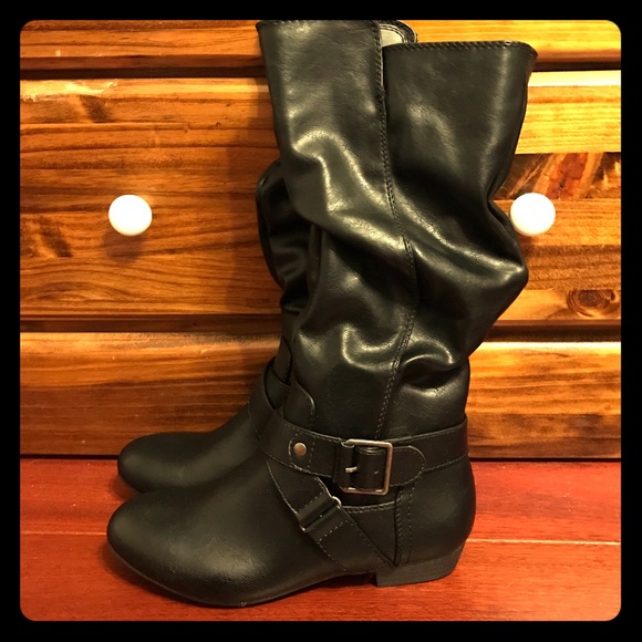 Black boots - Picture 1 of 3