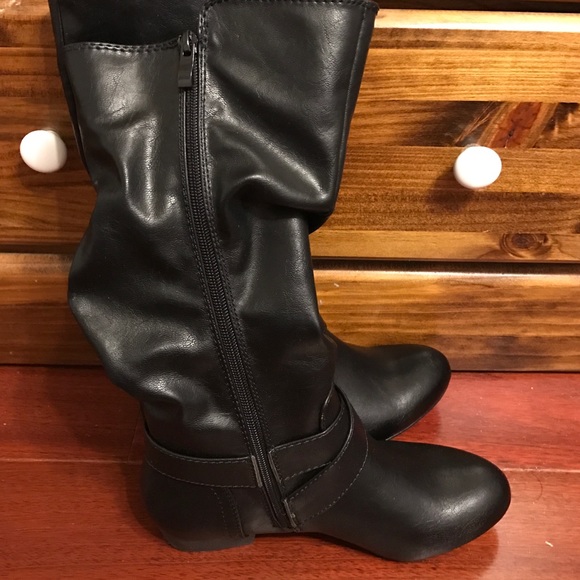 Black boots - Picture 2 of 3