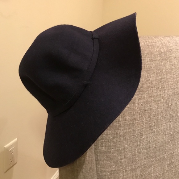 Floppy Hat - Picture 1 of 1