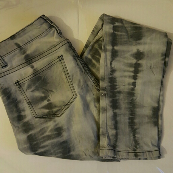 Gray acid washed jeans