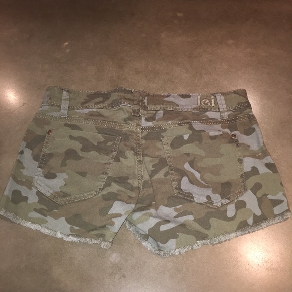 Shorts - Picture 2 of 3