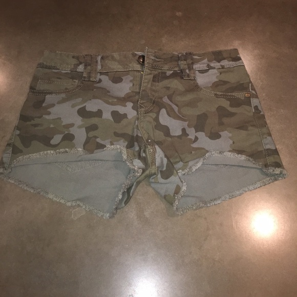 Shorts - Picture 3 of 3