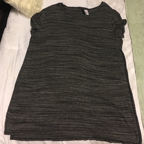 Shirt, open sides. Long, goes well with leggings.
