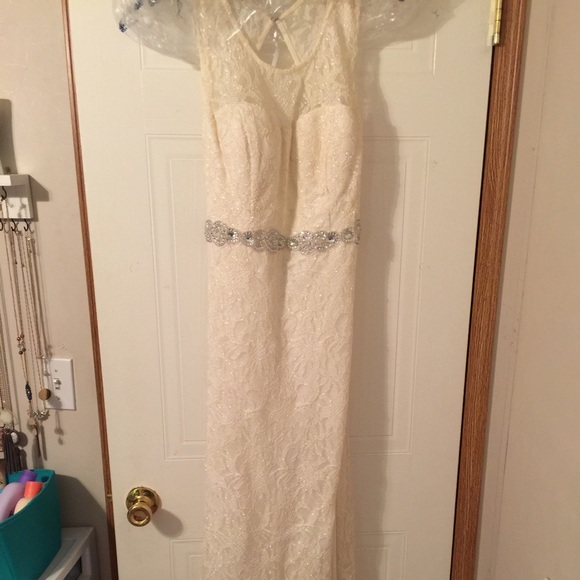 Beautiful floor length formal/prom dress! - Picture 1 of 3