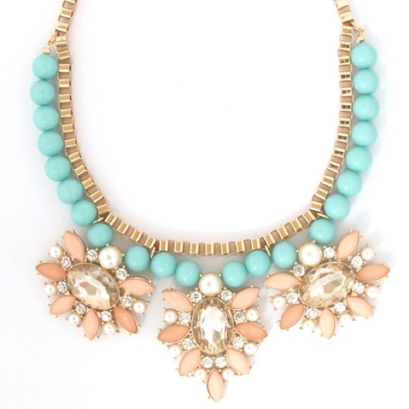 Jewelry - NWOT Statement necklace