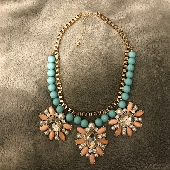 NWOT Statement necklace - Picture 2 of 3
