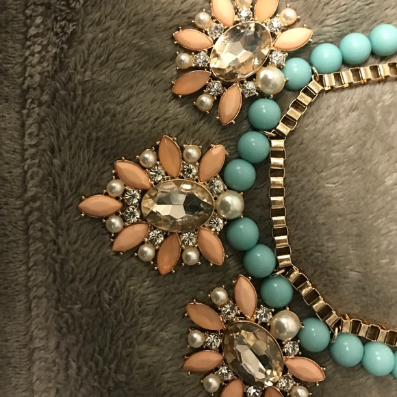 NWOT Statement necklace - Picture 3 of 3