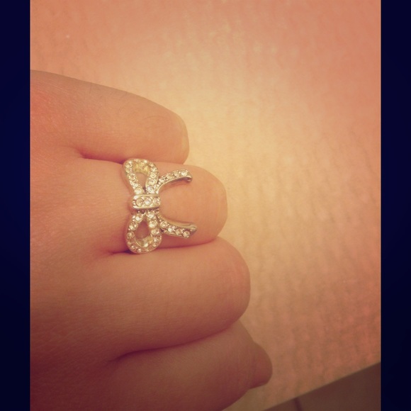 Bow ring, size 7
