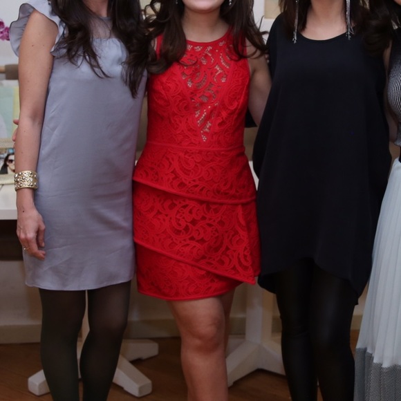 BCBGMaxazria Hannah Tiered Dress. Size 8 - Picture 4 of 4