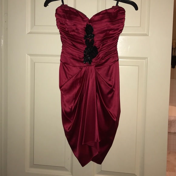 Red strapless tulip Bebe cocktail dress - Picture 2 of 4