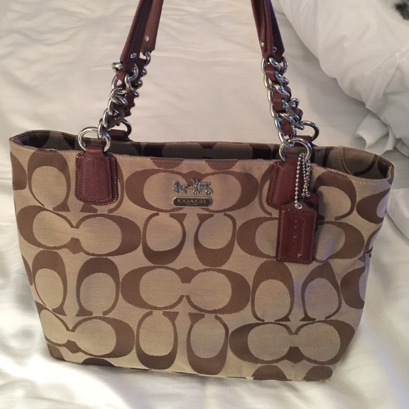 Coach purse with original "C" print - Picture 3 of 4