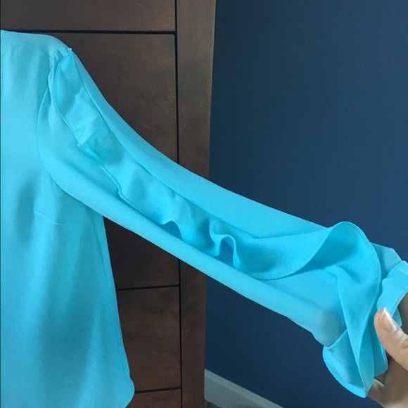 Ruffle sleeve woven top - Picture 3 of 4