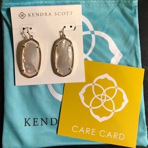 Kendra Scott small pearl/white earrings