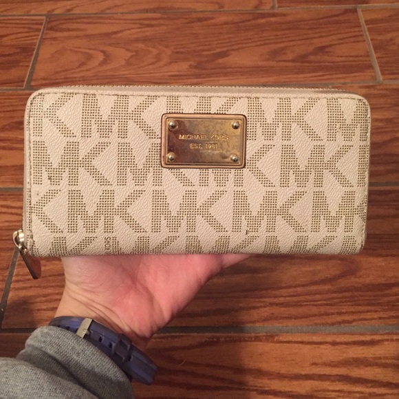 Micheal Kors wallet