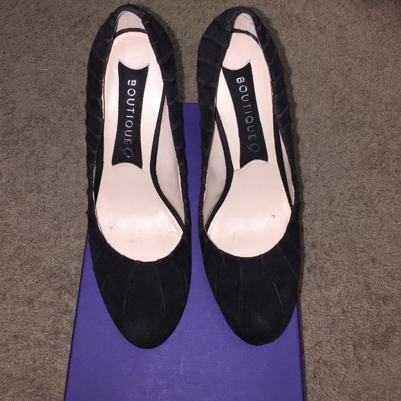 Black suede platform pumps