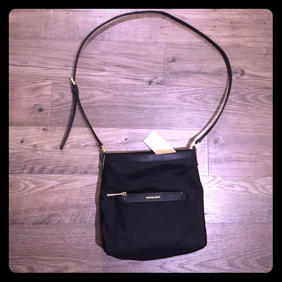 NWT Michael kors Medium messenger ONE DAY SALE! 🚨