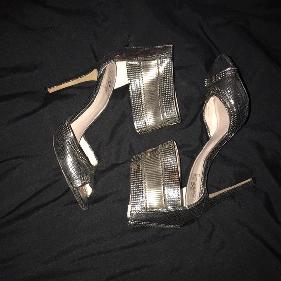 Vince Camuto Metallic silver stiletto (worn twice)