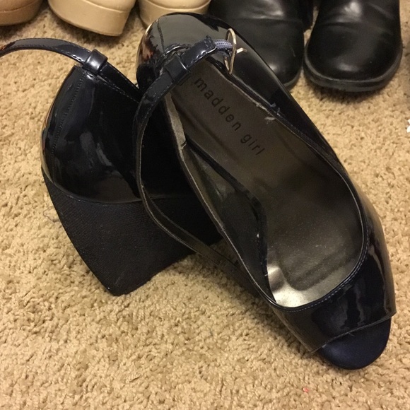 Madden Girl Blue wedge