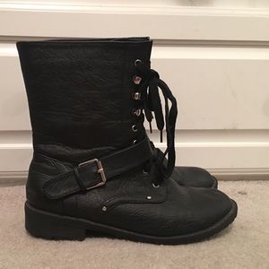 Combat boots