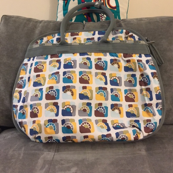 Lightly used LeSportSac wknd bag - Picture 2 of 4