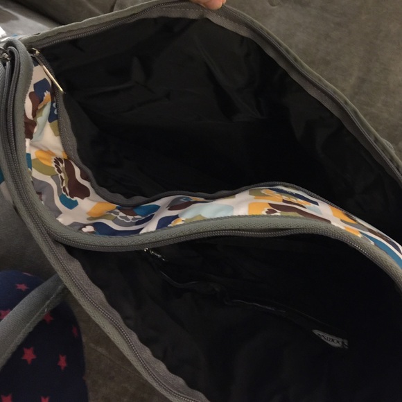 Lightly used LeSportSac wknd bag - Picture 4 of 4