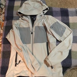 EUC soft shell. Great color!!