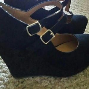 Size 7.5 Soda Black Wedge Shoes