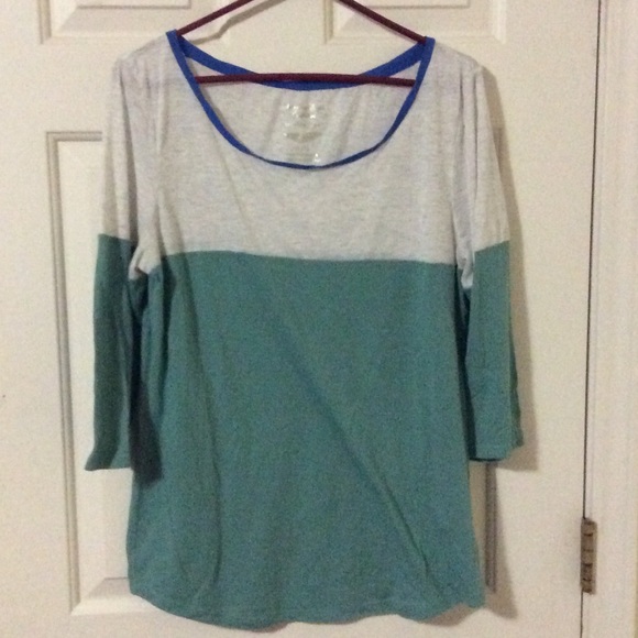 Featherlight Teal 3/4 Sleeve Top