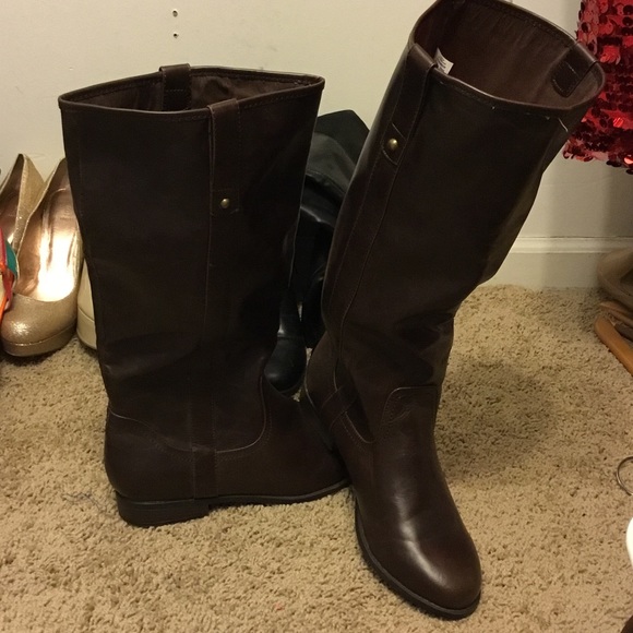 AE size 11 boots