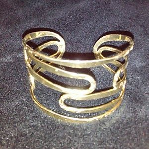 Gold tone bracelet