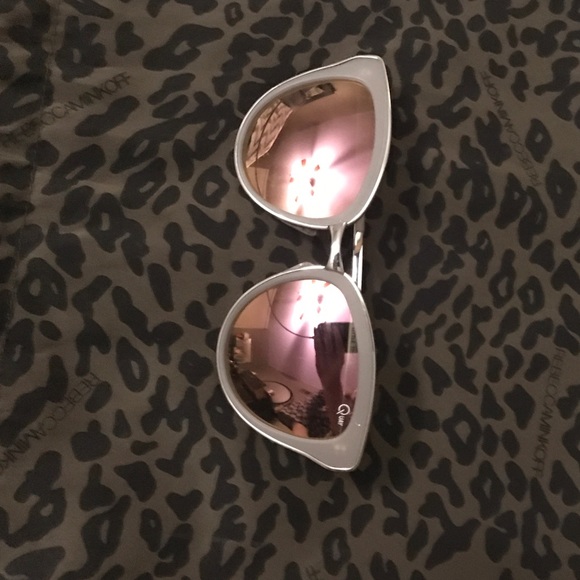 QUAY EVERY LITTLE THING - pink and grey